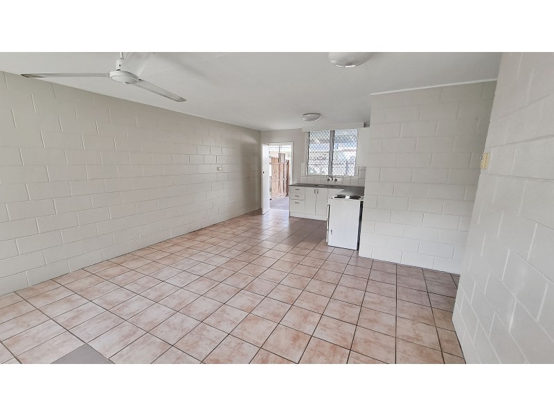 1/27 Sandown Close, Woree QLD 4868