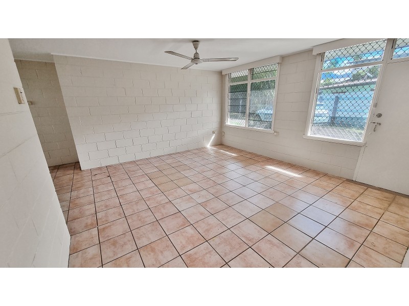 1/27 Sandown Close, Woree QLD 4868