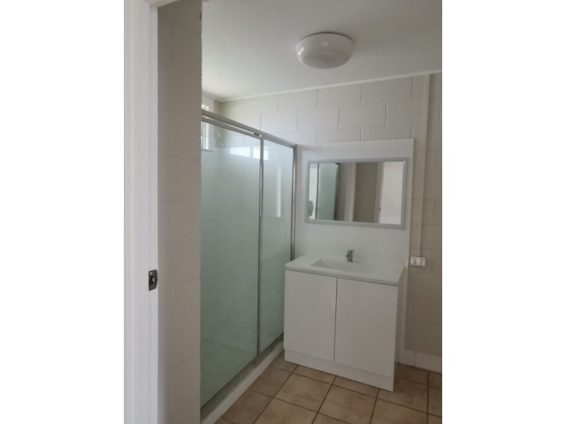1/27 Sandown Close, Woree QLD 4868