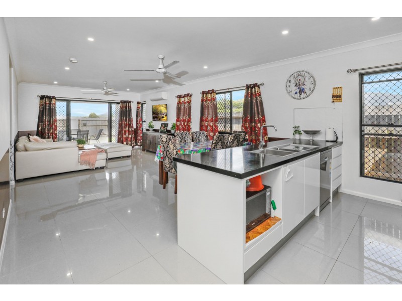 24 Barratta Circle, Smithfield QLD 4878