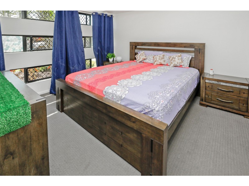 24 Barratta Circle, Smithfield QLD 4878