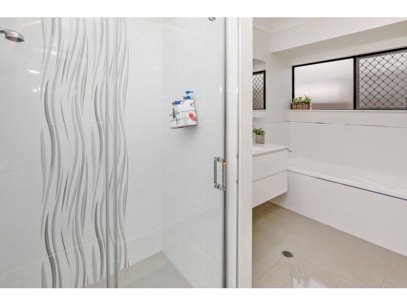 24 Barratta Circle, Smithfield QLD 4878