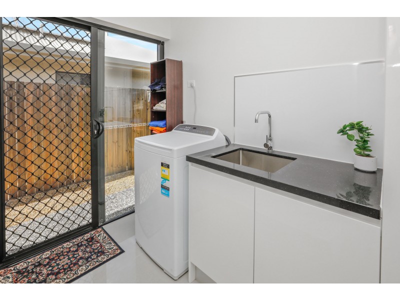 24 Barratta Circle, Smithfield QLD 4878