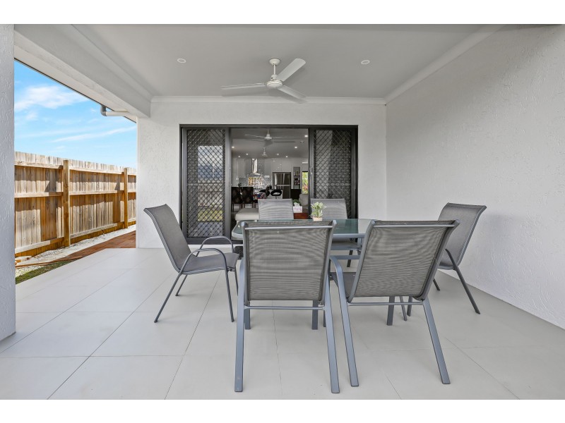 24 Barratta Circle, Smithfield QLD 4878