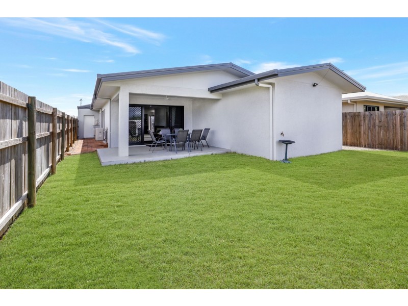 24 Barratta Circle, Smithfield QLD 4878