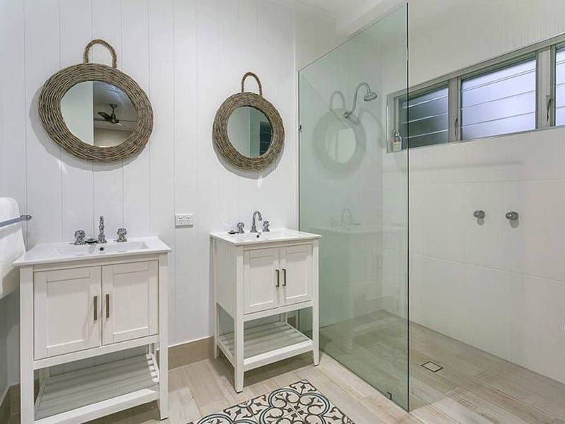 143 Oshea Esplanade, Machans Beach QLD 4878