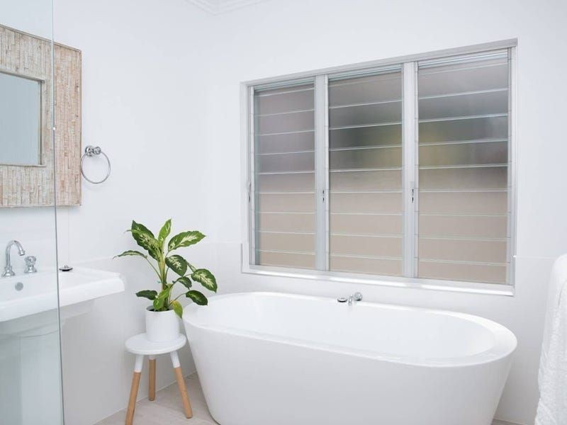 143 Oshea Esplanade, Machans Beach QLD 4878