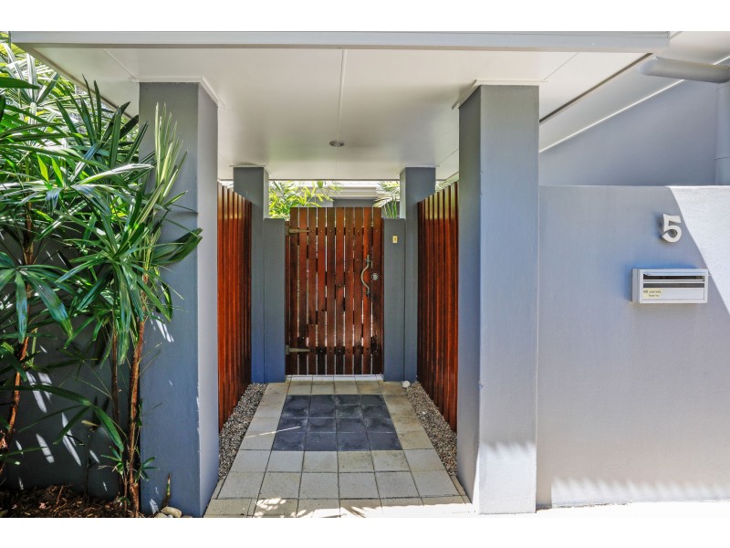 5 Bramble Street, Clifton Beach QLD 4879