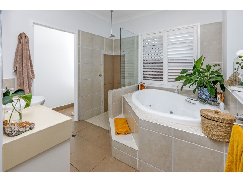 10 Iridescent Drive, Trinity Park QLD 4879
