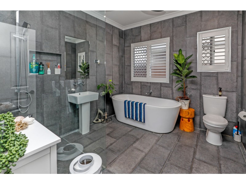 10 Iridescent Drive, Trinity Park QLD 4879