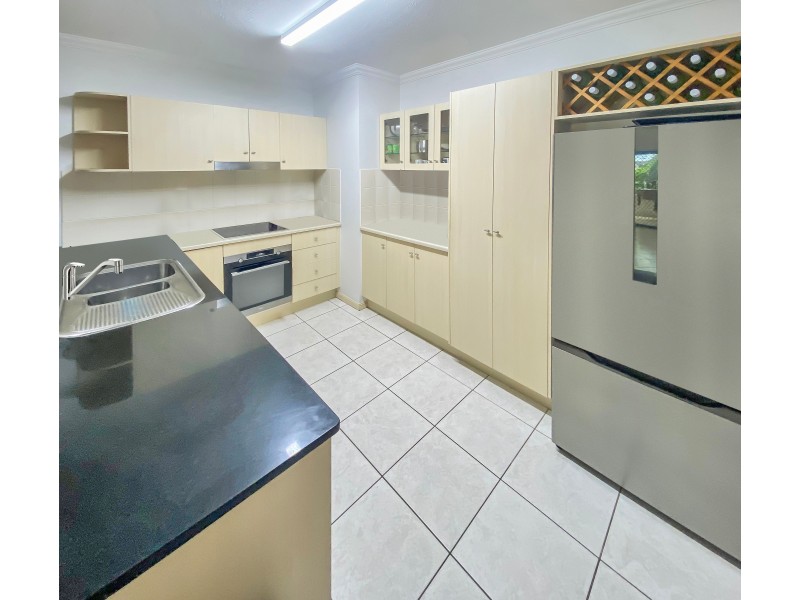 1/310-316 Lake Street, Cairns North QLD 4870