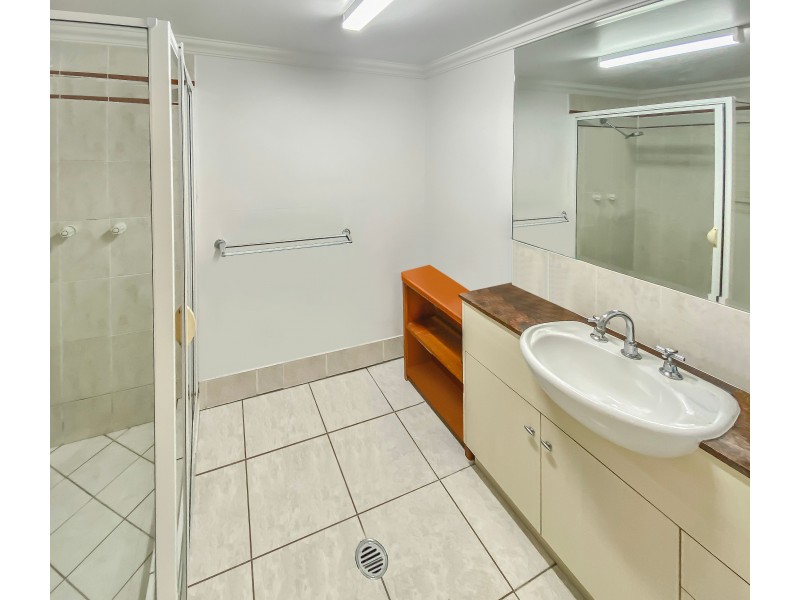 1/310-316 Lake Street, Cairns North QLD 4870