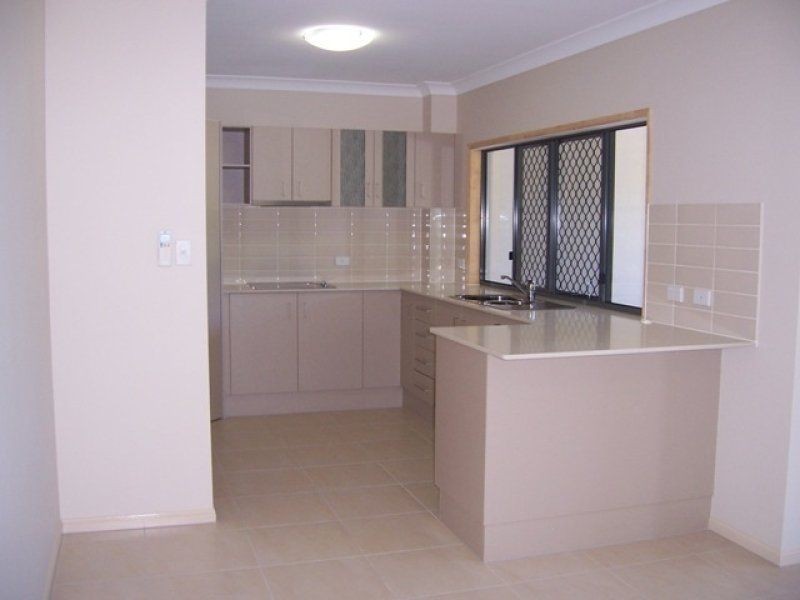 4/14 Macilwraith Street, Manoora QLD 4870