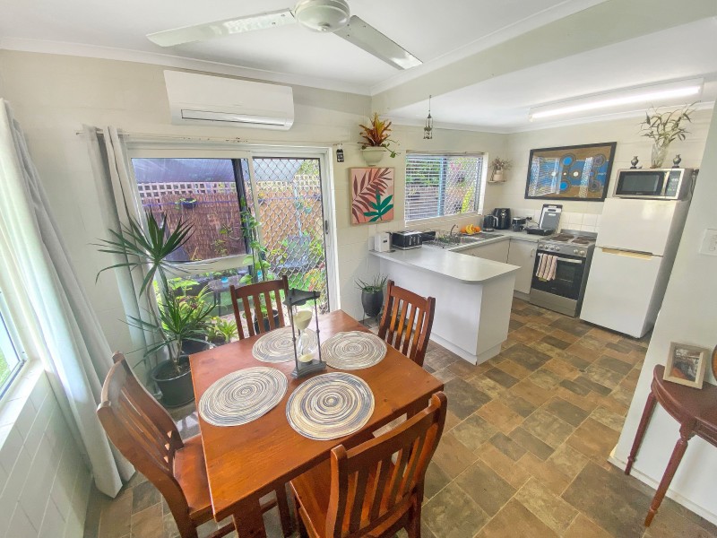 106 Callaghan Street, Mooroobool QLD 4870