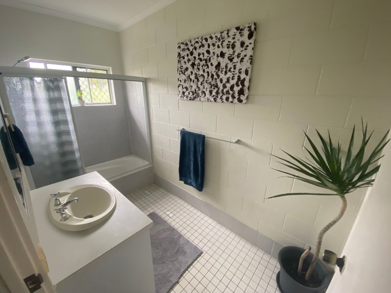 106 Callaghan Street, Mooroobool QLD 4870