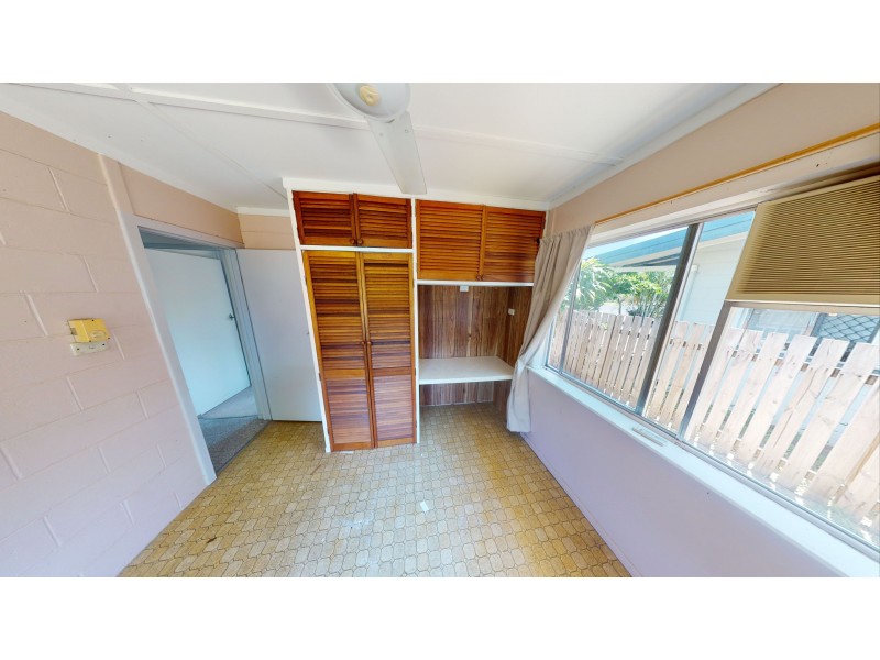 36 Maple Street, Holloways Beach QLD 4878