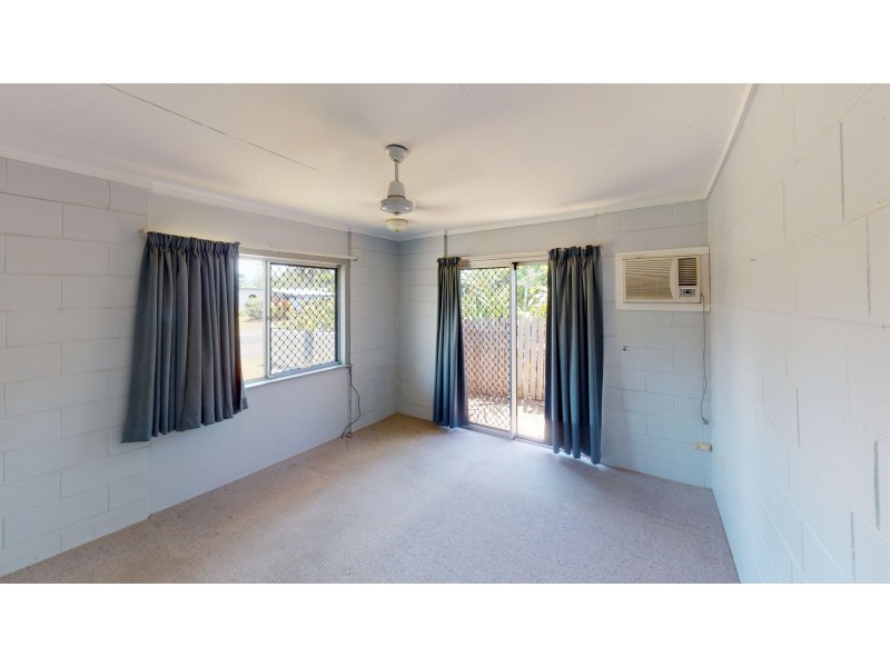 36 Maple Street, Holloways Beach QLD 4878