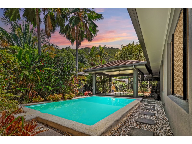 4 Savaii Close, Palm Cove QLD 4879