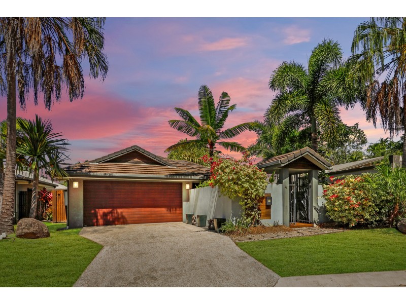 4 Savaii Close, Palm Cove QLD 4879