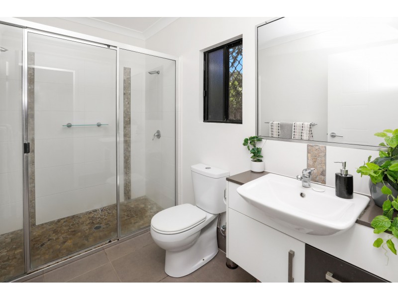 4 Savaii Close, Palm Cove QLD 4879