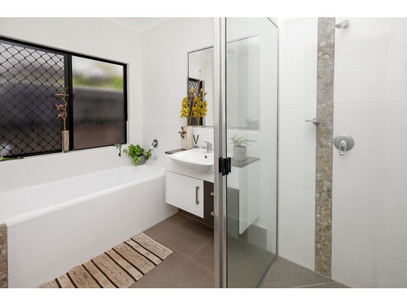 4 Savaii Close, Palm Cove QLD 4879