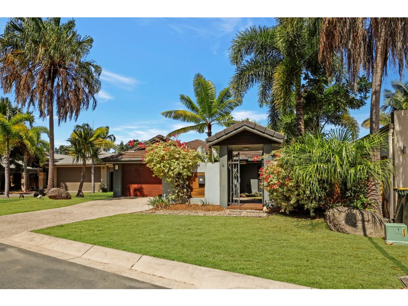 4 Savaii Close, Palm Cove QLD 4879