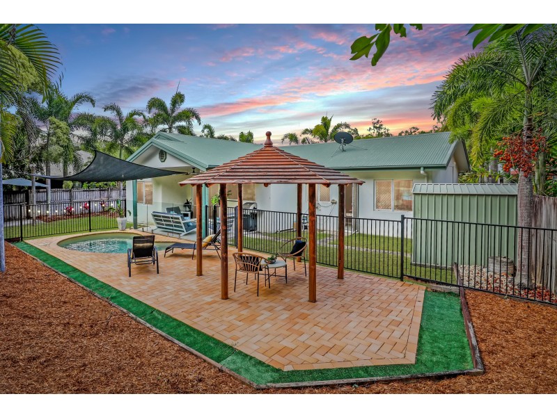 10 Helsdon Close, Clifton Beach QLD 4879