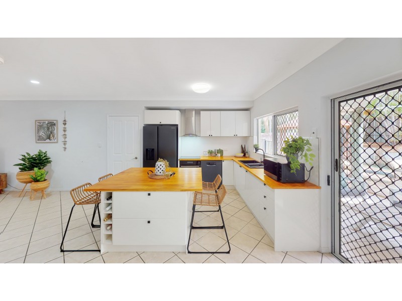 10 Helsdon Close, Clifton Beach QLD 4879