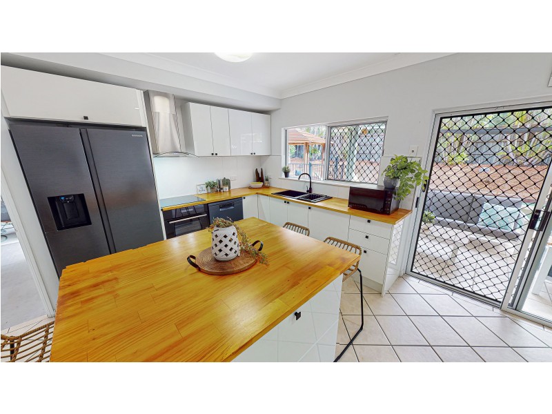 10 Helsdon Close, Clifton Beach QLD 4879