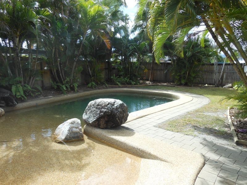 1/11-13 Pioneer Street, Manoora QLD 4870