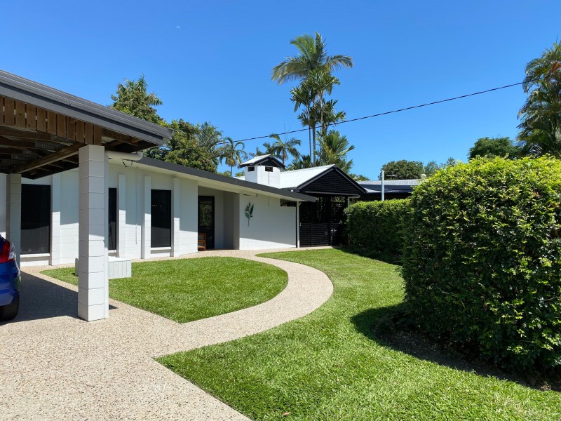 15 Almond Street, Holloways Beach QLD 4878