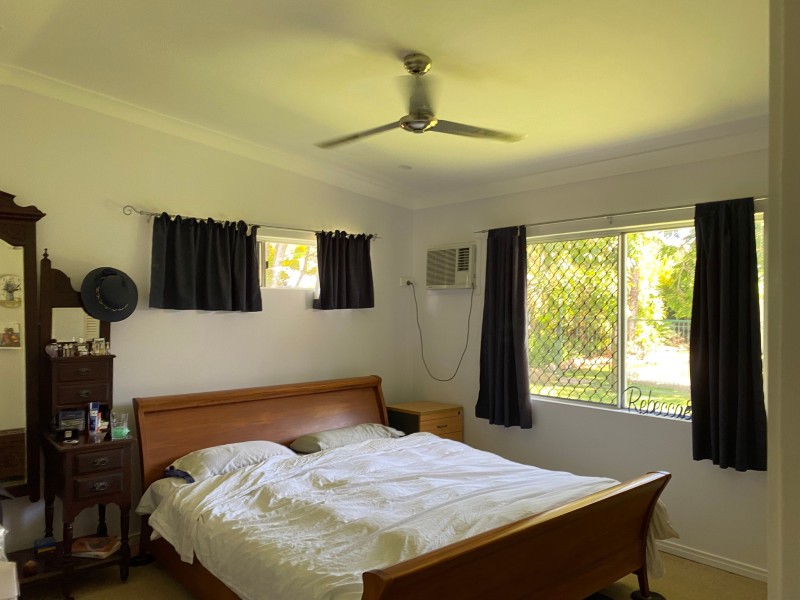 15 Almond Street, Holloways Beach QLD 4878