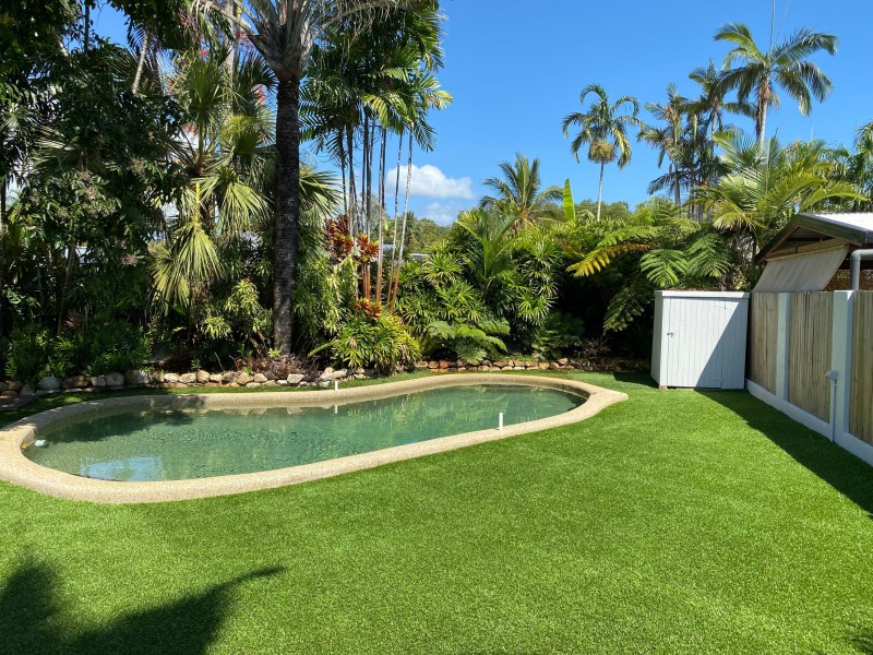 15 Almond Street, Holloways Beach QLD 4878