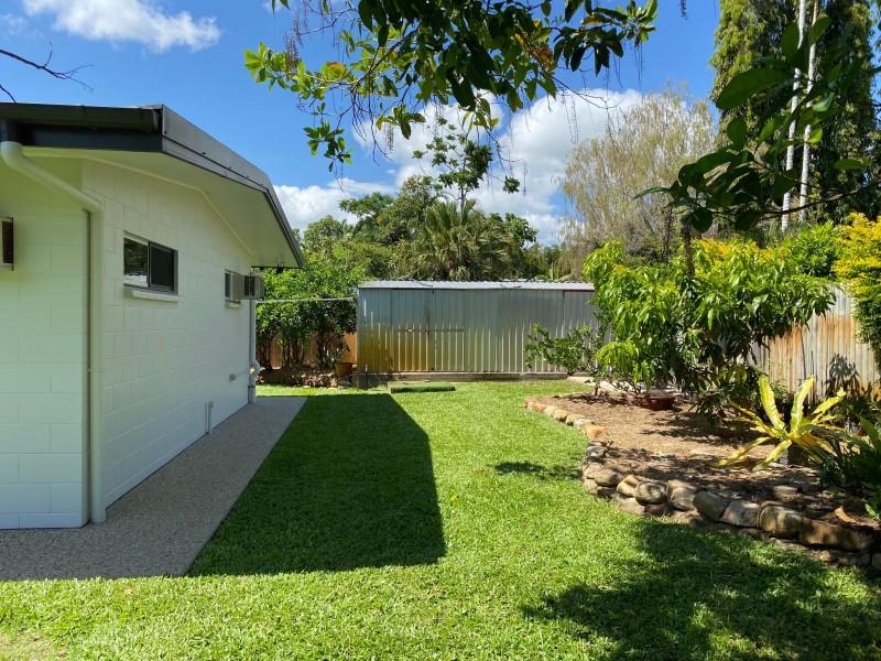15 Almond Street, Holloways Beach QLD 4878