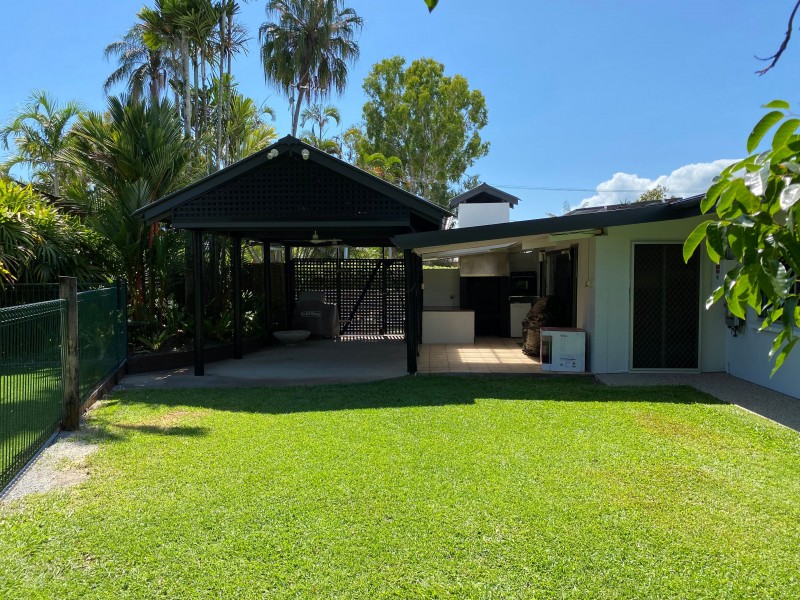 15 Almond Street, Holloways Beach QLD 4878