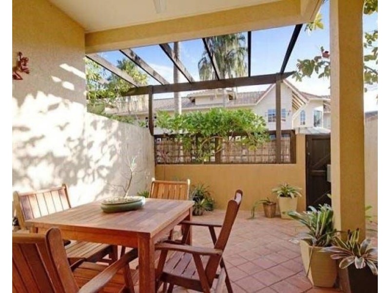 102/2-10 Greenslopes Street, Cairns North QLD 4870