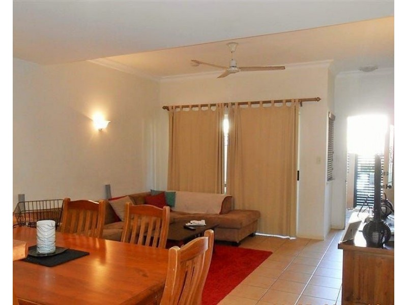 102/2-10 Greenslopes Street, Cairns North QLD 4870