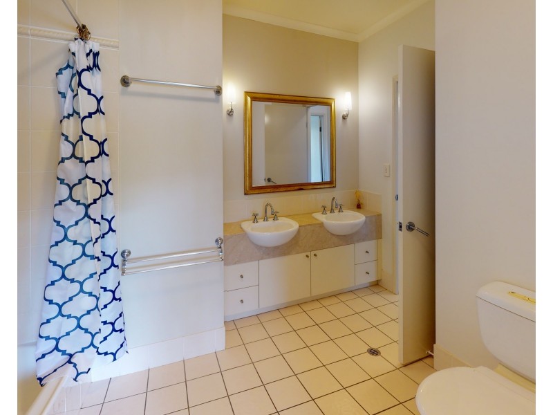 102/2-10 Greenslopes Street, Cairns North QLD 4870