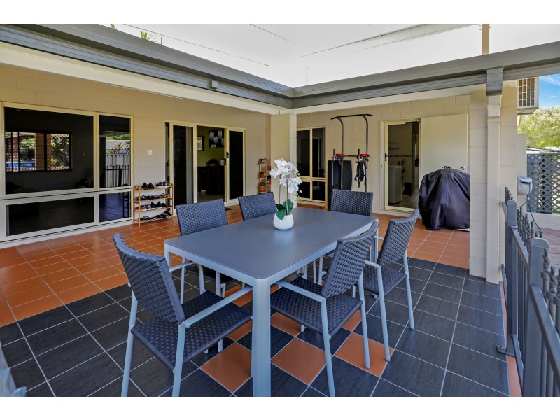 25 Shannon Drive, Woree QLD 4868