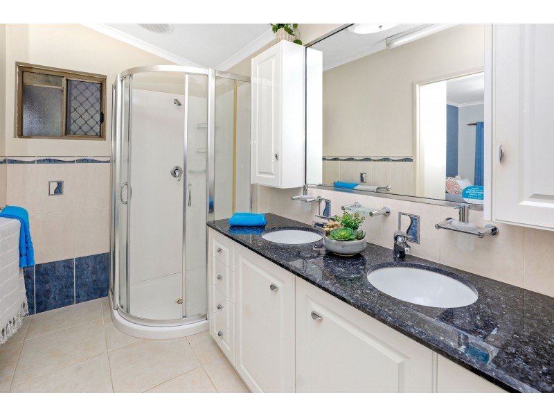 25 Shannon Drive, Woree QLD 4868