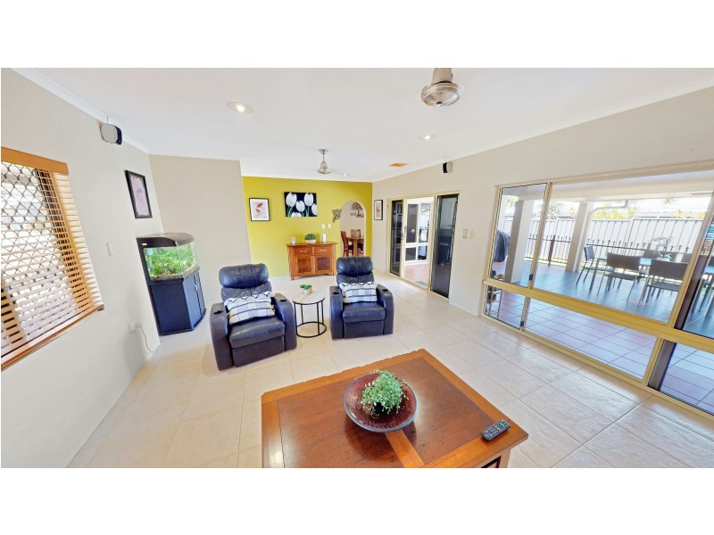 25 Shannon Drive, Woree QLD 4868