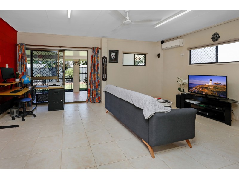 25 Shannon Drive, Woree QLD 4868