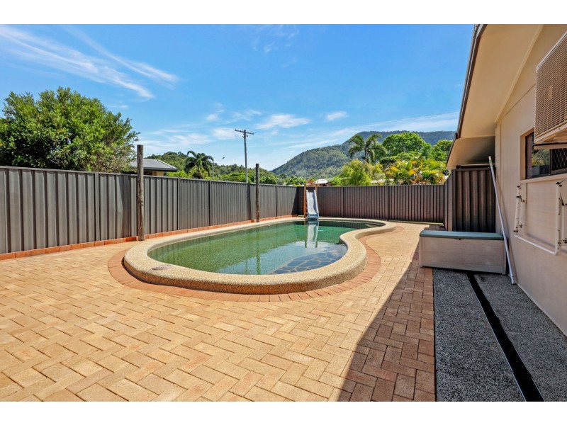25 Shannon Drive, Woree QLD 4868