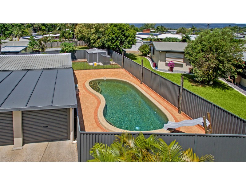 25 Shannon Drive, Woree QLD 4868