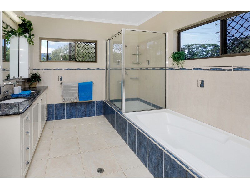 25 Shannon Drive, Woree QLD 4868