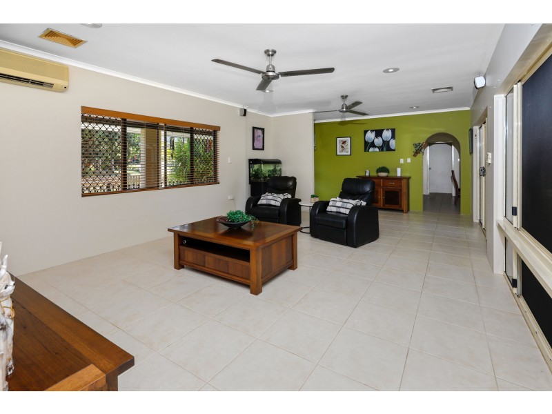 25 Shannon Drive, Woree QLD 4868