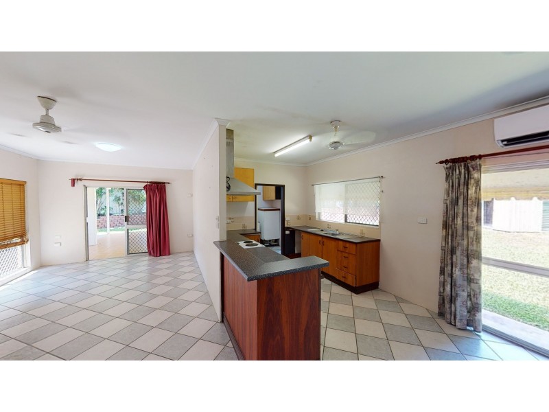 15 Garland Close, Kanimbla QLD 4870