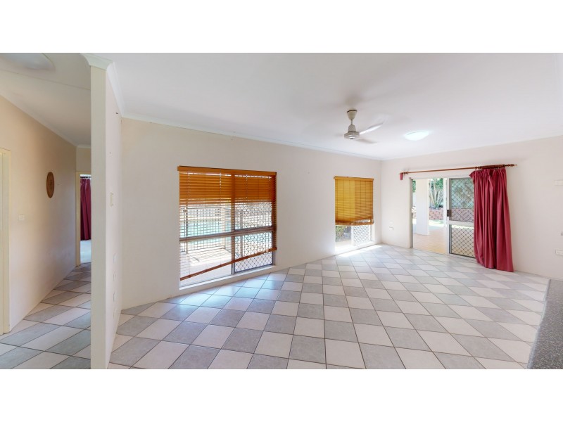 15 Garland Close, Kanimbla QLD 4870