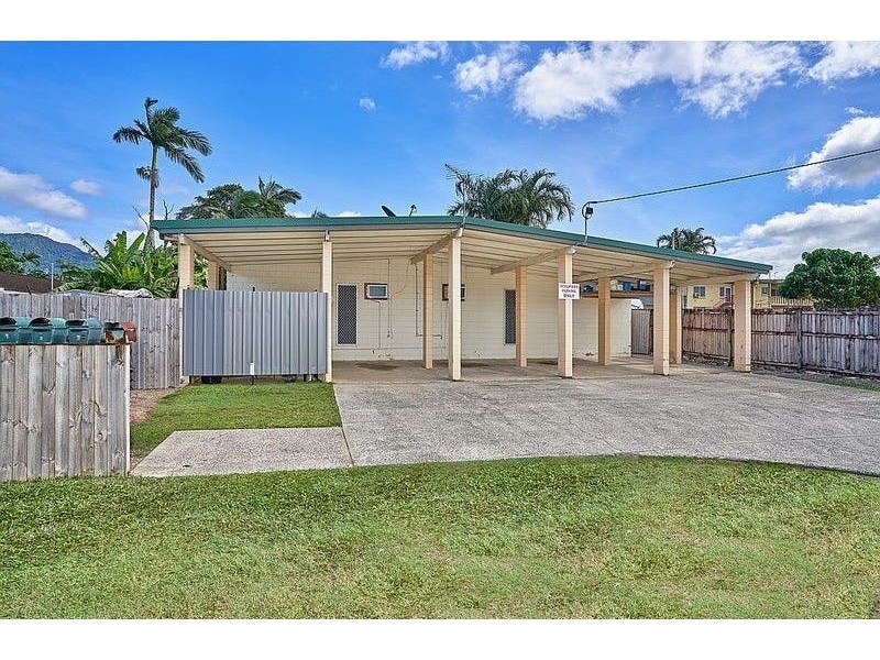 1/8 Sandown Close, Woree QLD 4868