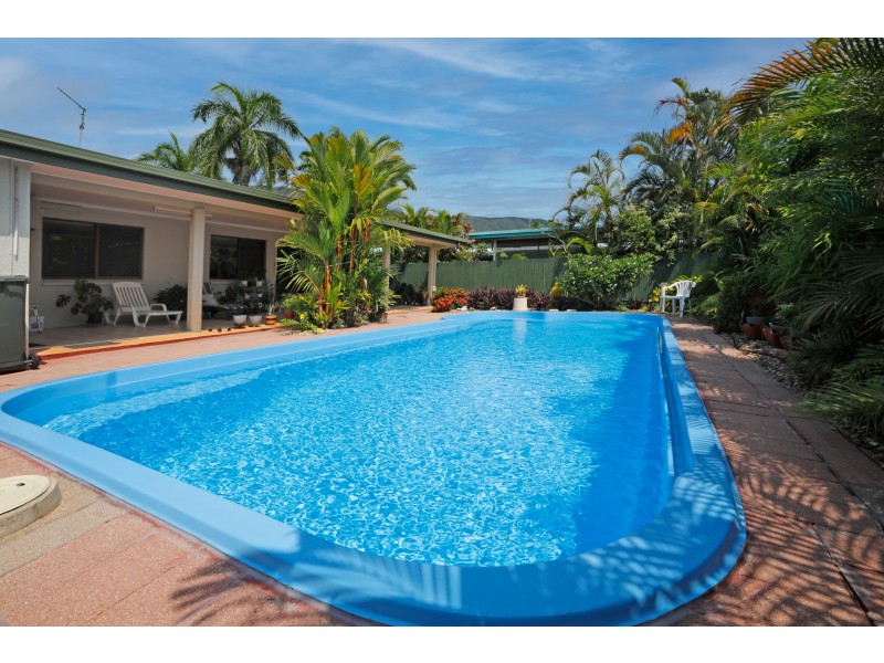 8 Flora Close, Clifton Beach QLD 4879